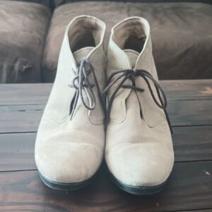 Crocs Boots Women's‎ Size 10.5 Beige Tan Wedge Ankle Booties Suede